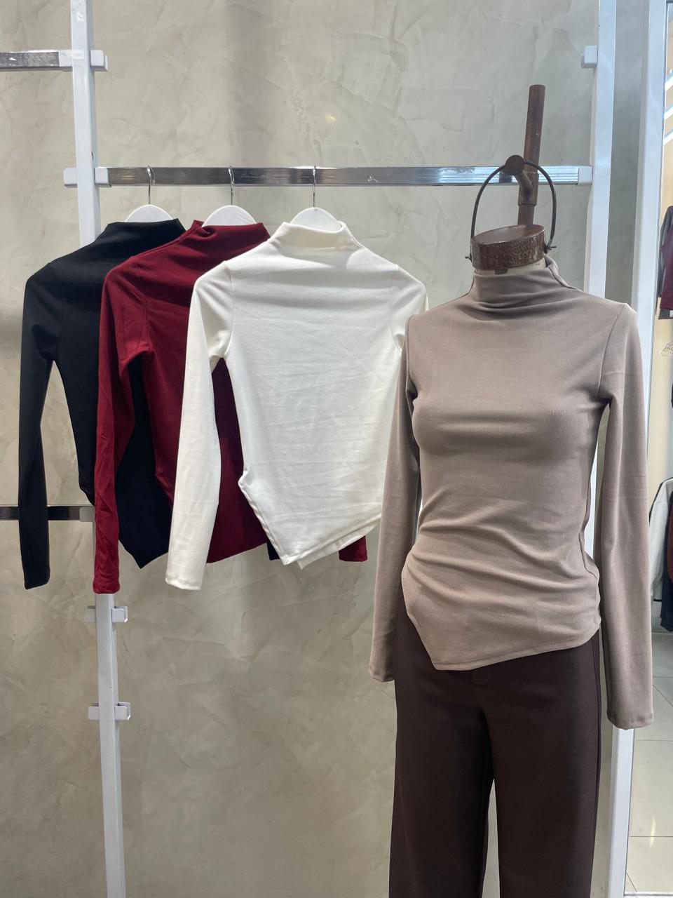 Polera c/ tajo y pico (Rib)