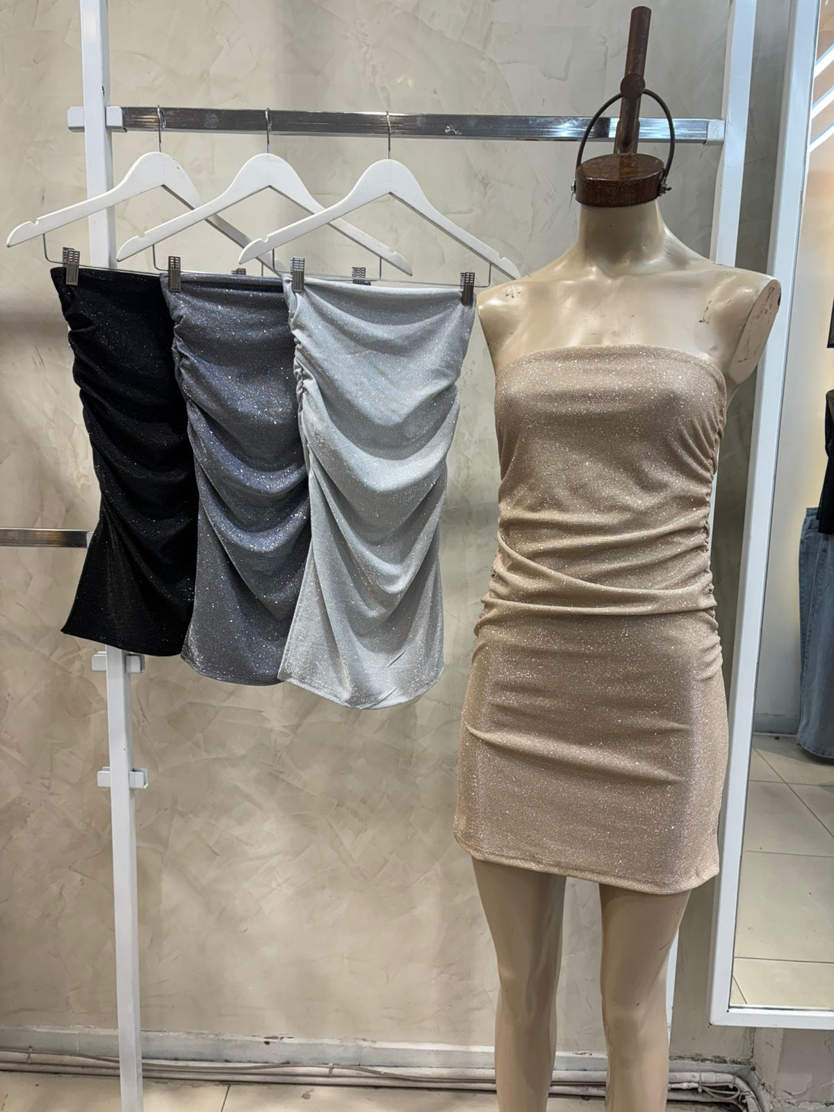 Vestido straples fruncido (glitter)