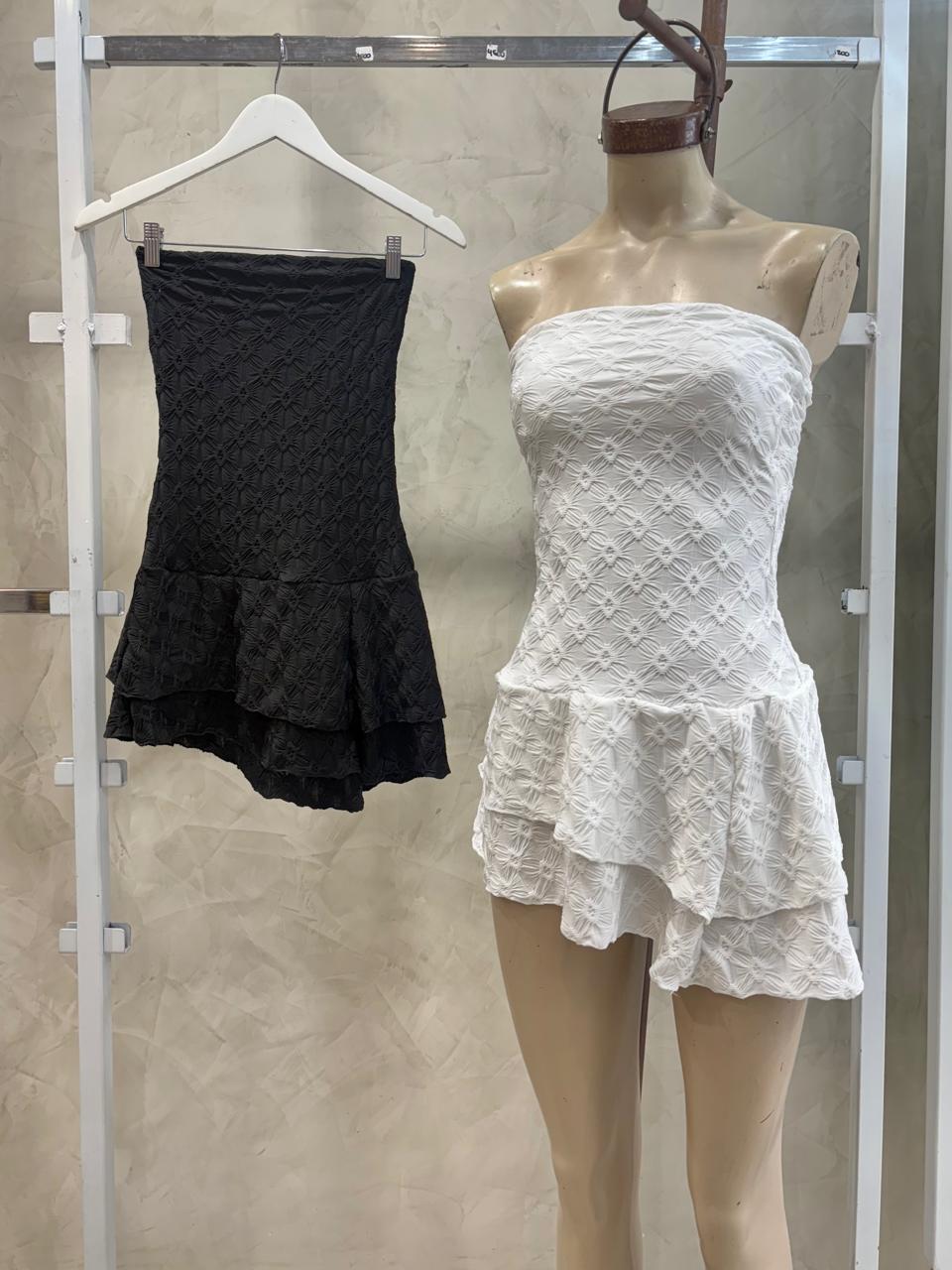 Vestido straples volado
