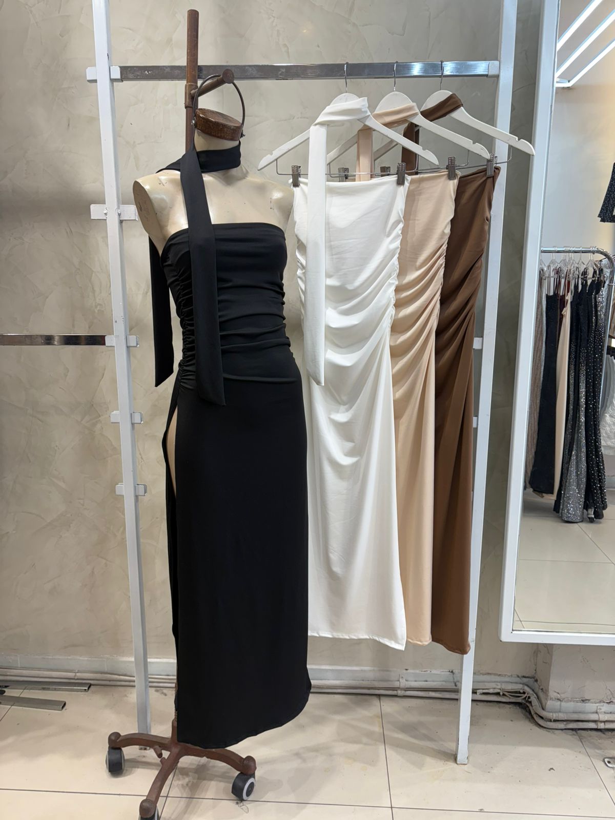 Vestido largo straples c/ lazo (Microfibra)