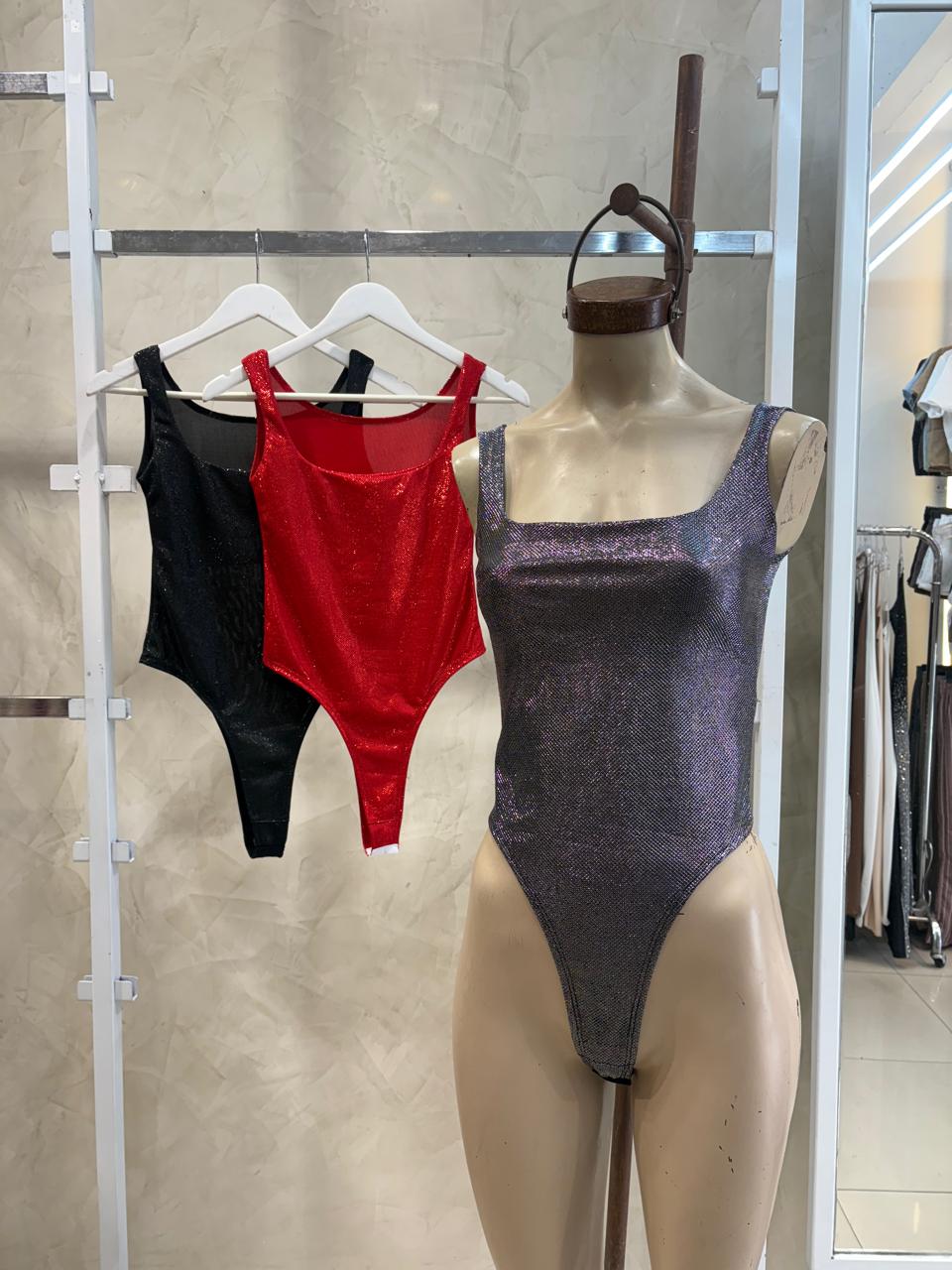 Body escote recto (Fendy brillo)