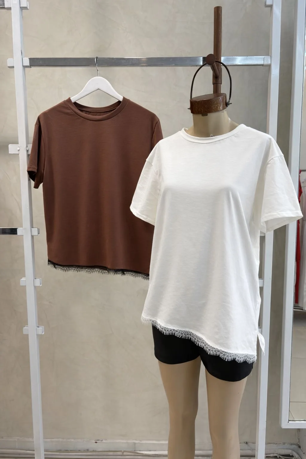 Remera pico c/ puntilla (Algodón lycra)