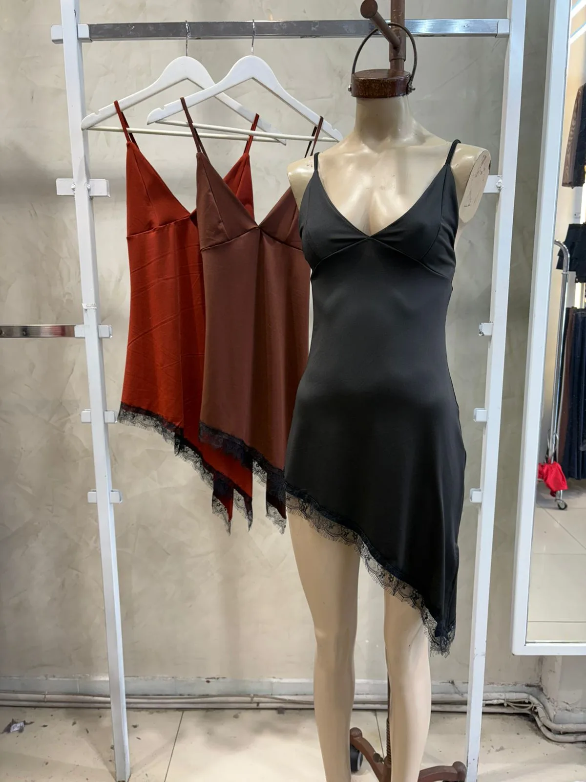 Vestido pico c/puntilla (Microfibra)