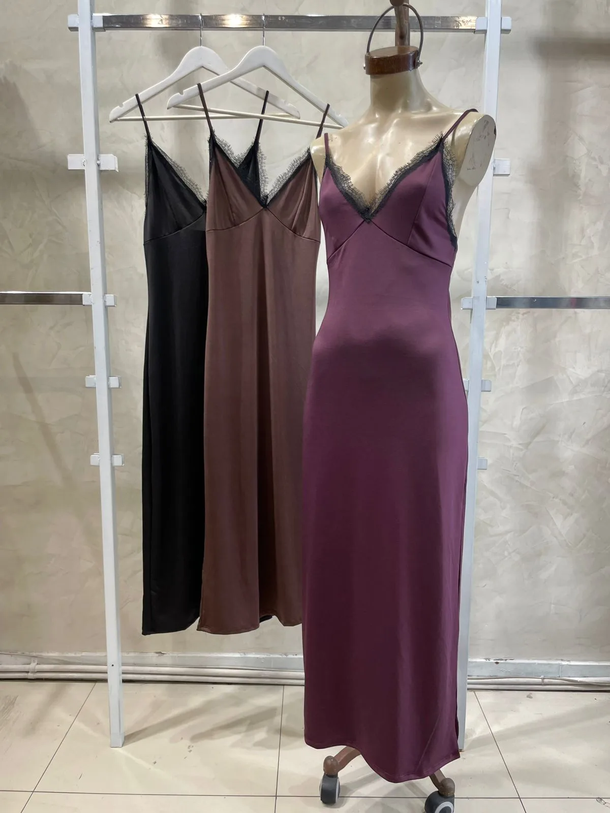 Vestido Largo Bretel con Puntilla (Microfibra)