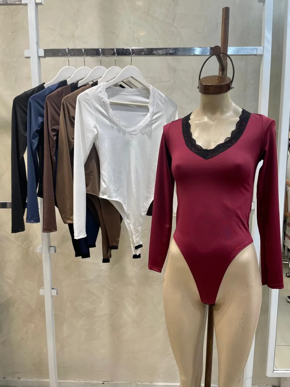 Body cuello v c/ puntilla (Microfibra)