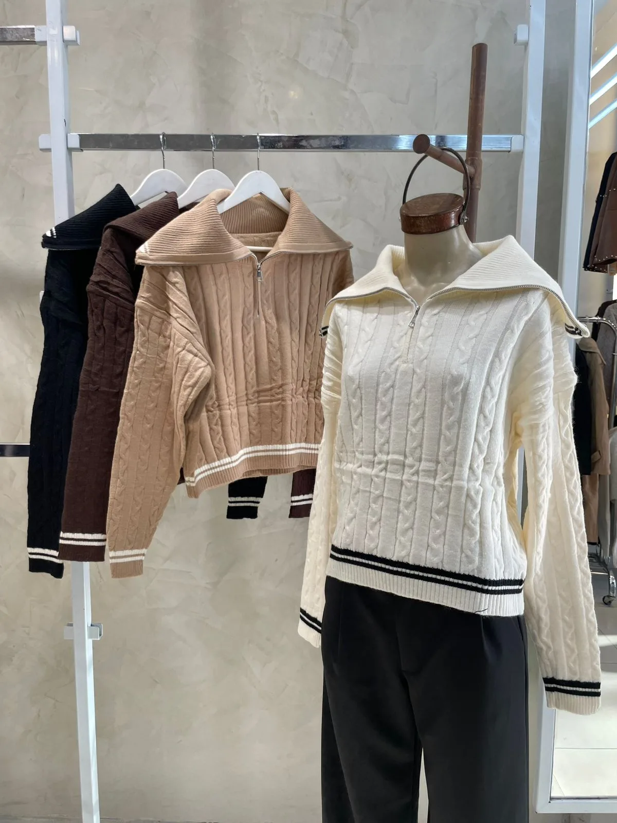 Sweater trenzado c/ cierre (importado)