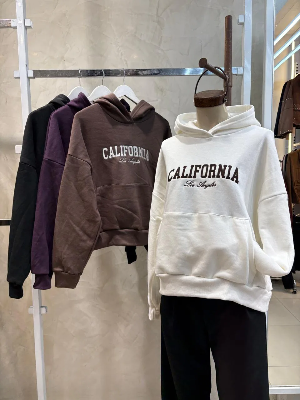 Alternative view of Buzo california (friza)