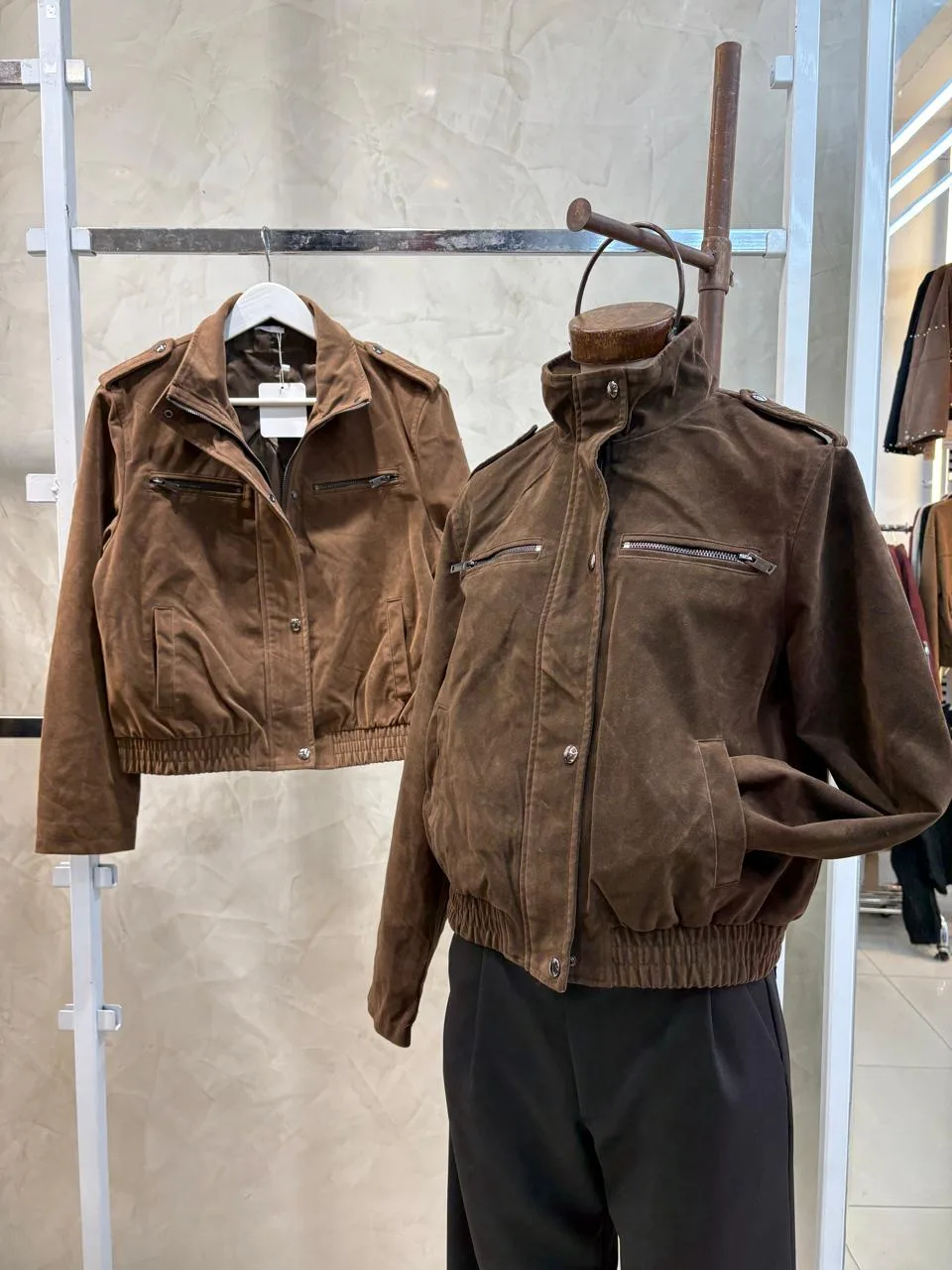 Alternative view of Campera forrado botones cargo (importado)