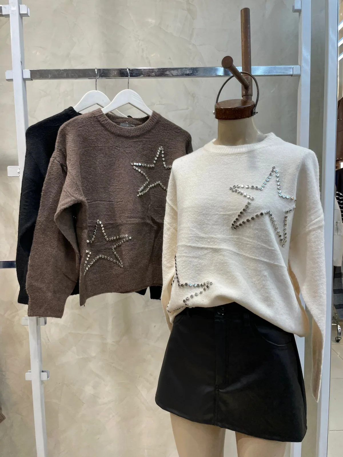 Sweater tachas estrellas (importado)