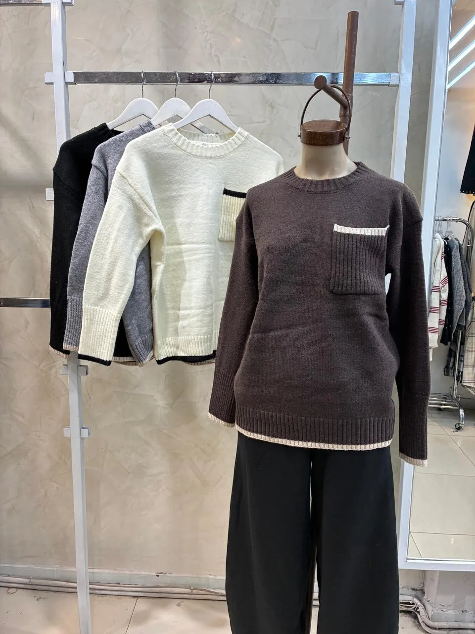 Alternative view of Sweater Bolsillo Combinado (importado)