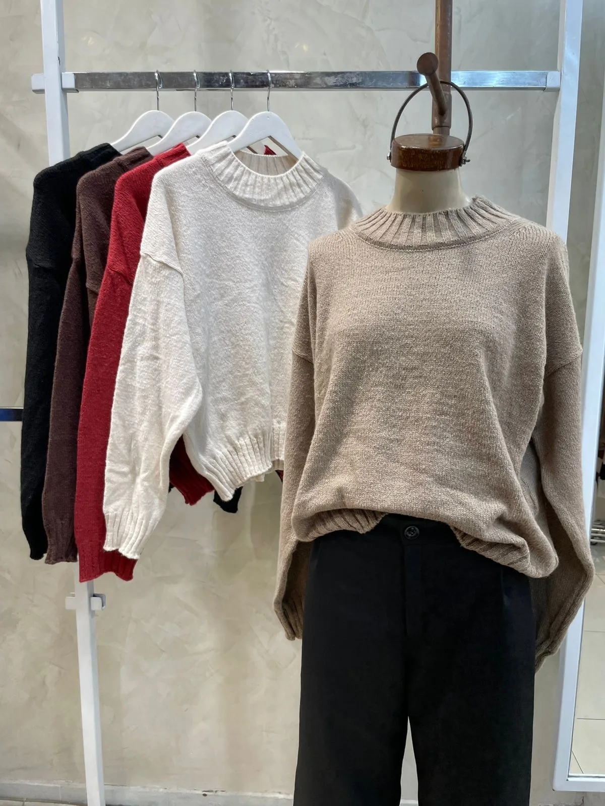 Sweater cuello redondo liso (tejido)