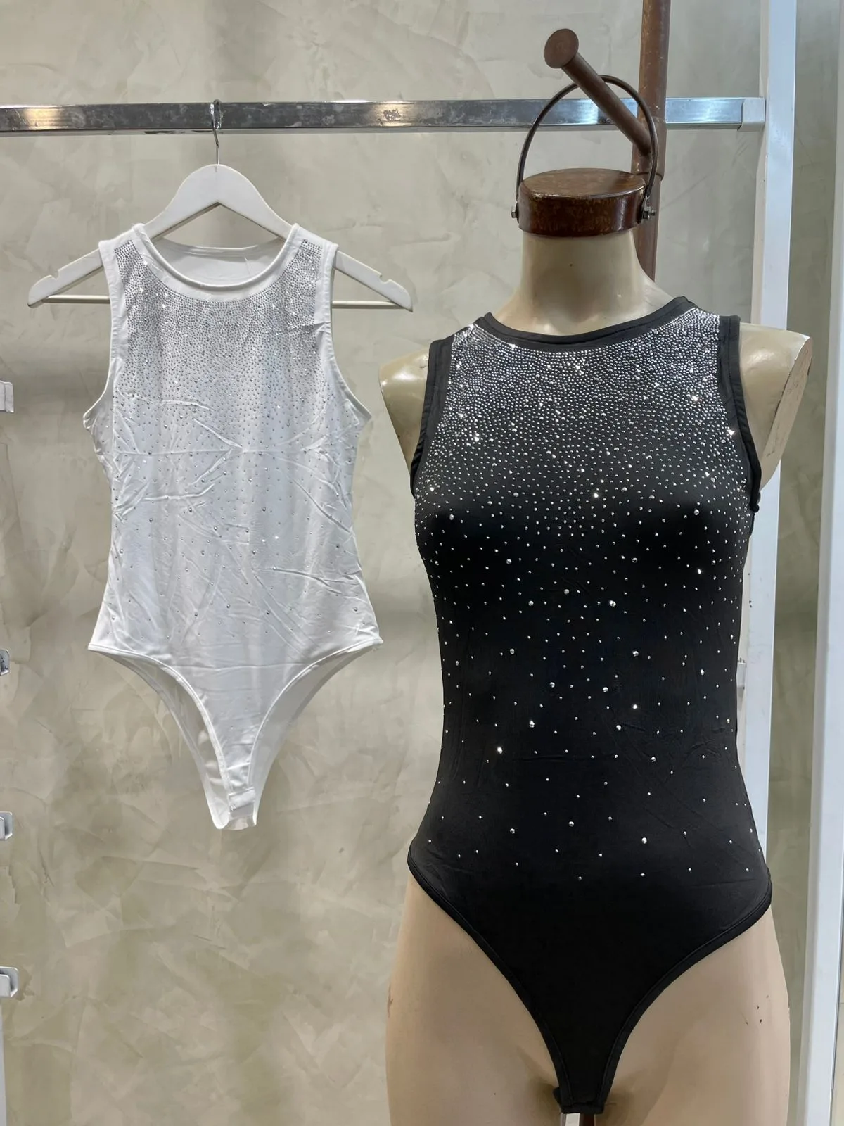 Body Musculosa c/ Strass (Importado) - Negro
