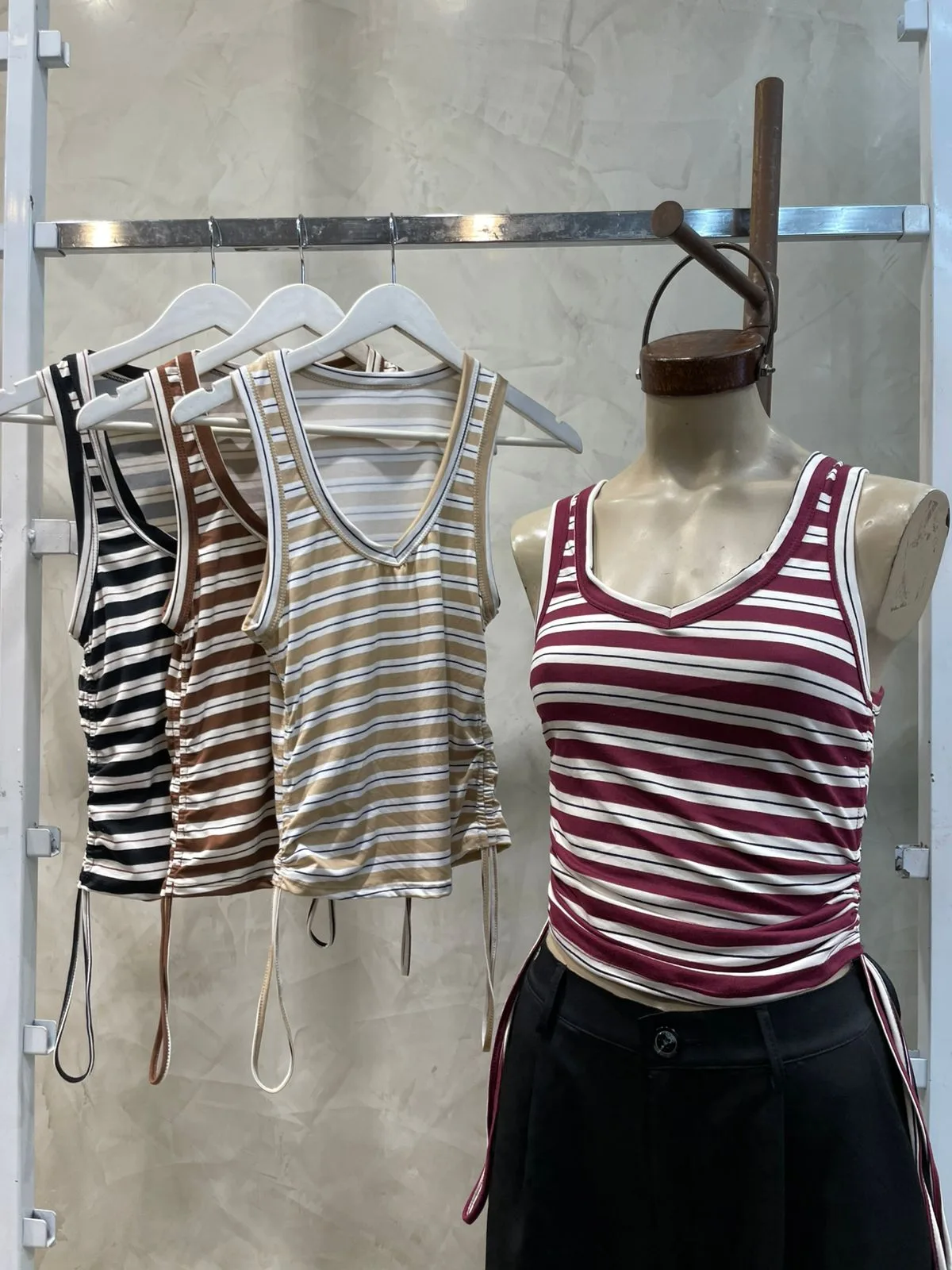 Musculosa V fruncido (modal rayado)