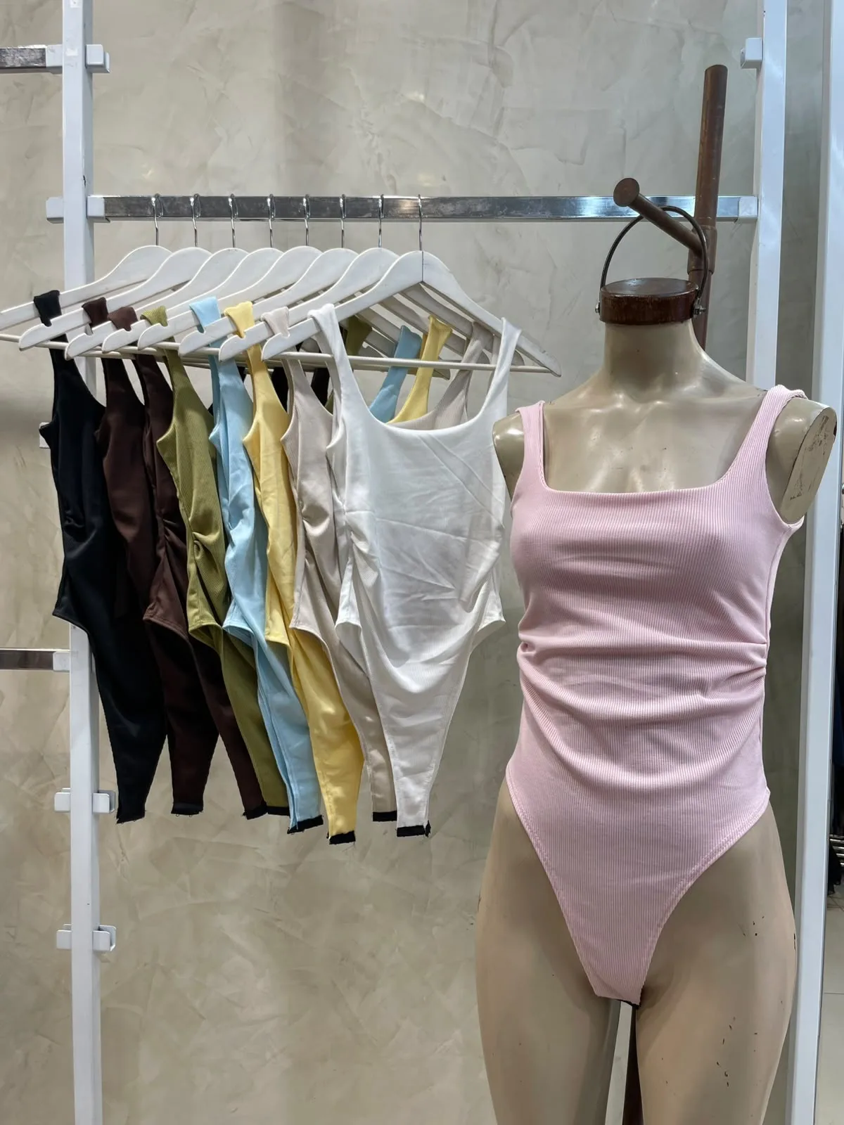 Body Musculosa Escote Cuadrado Fruncido (Morley)