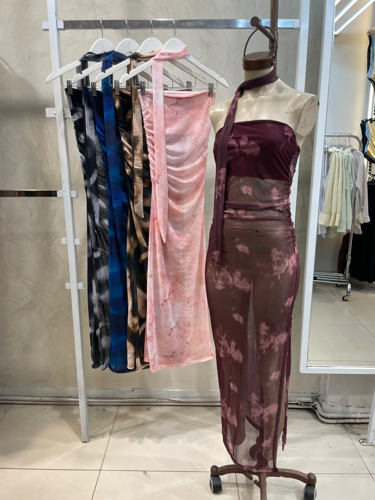 Alternative view of Vestido straples c/ lazo (Tull sublimado)