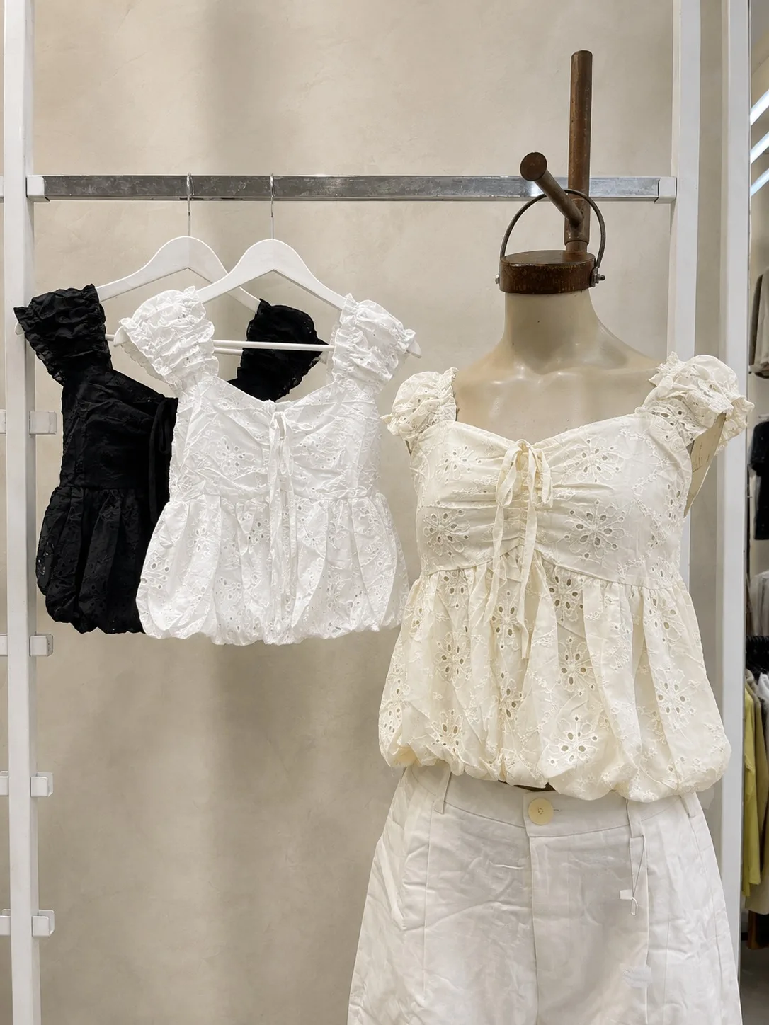 Blusa Bordada Globo (importado)