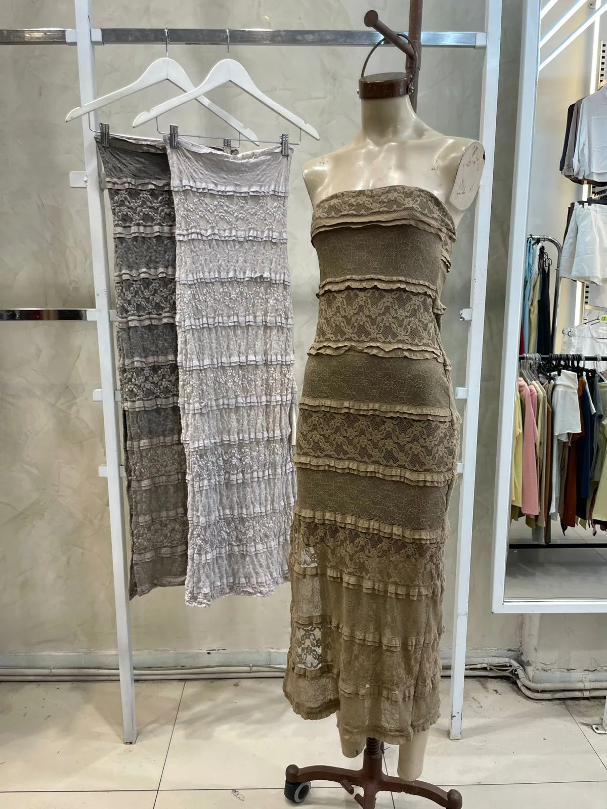 Vestido Strapless Flores (encaje)