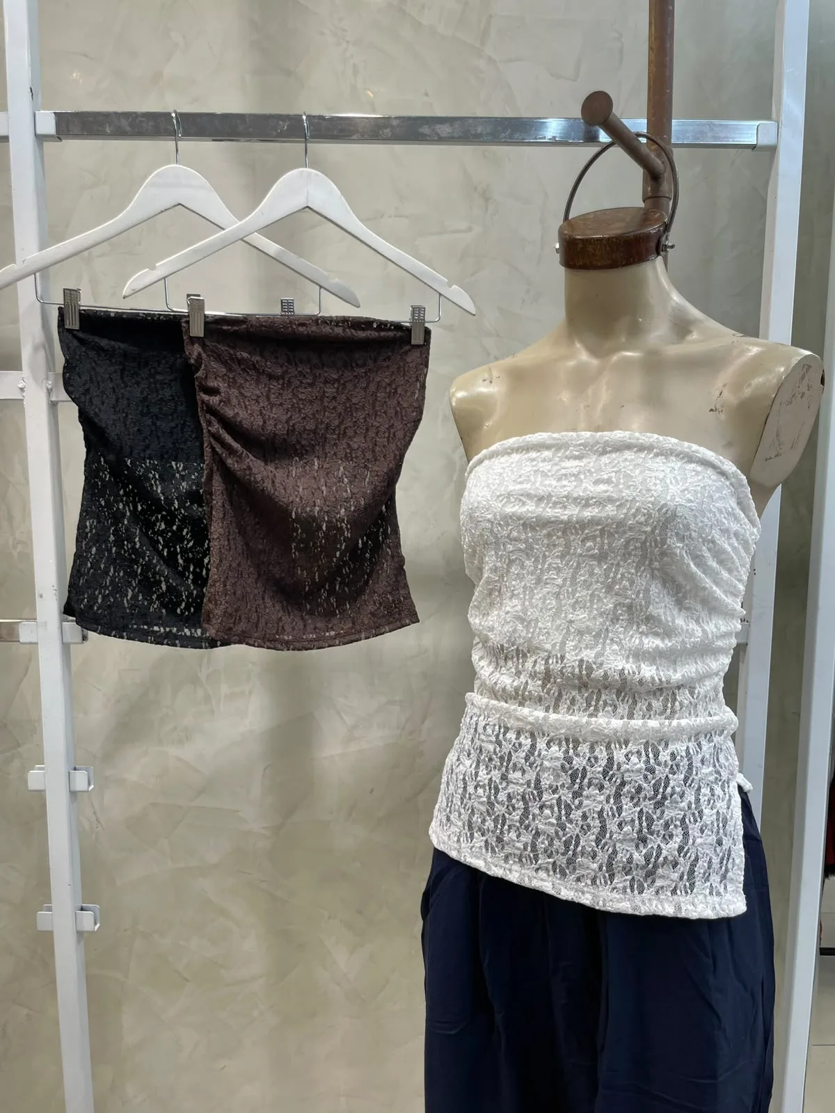 Top Strapless c/ Tajo (encaje)