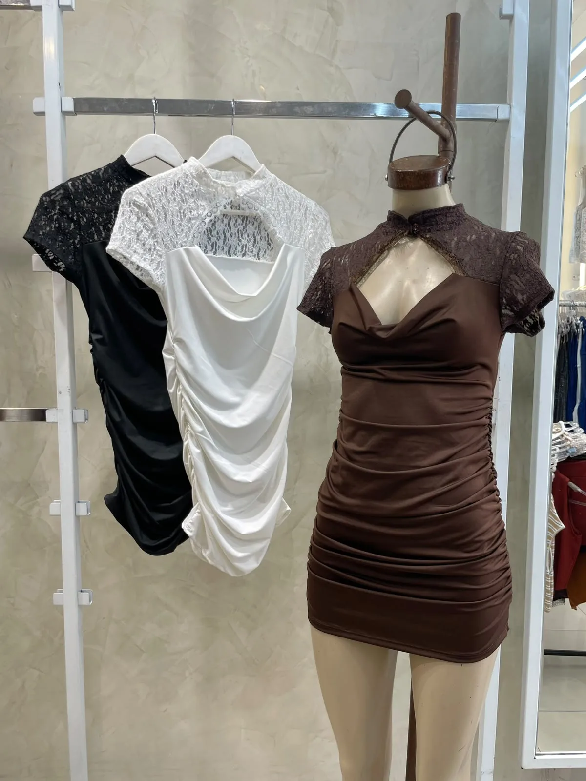Vestido Cuello Mao (microfibra + Encaje)