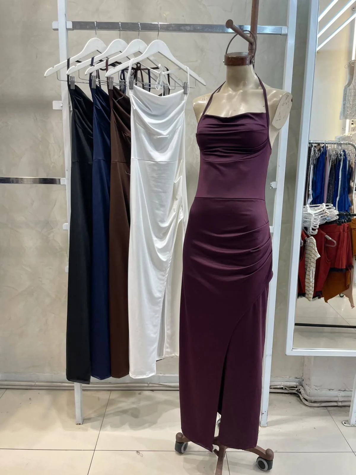 Vestido Escote Recto c/ Tajo (microfibra)