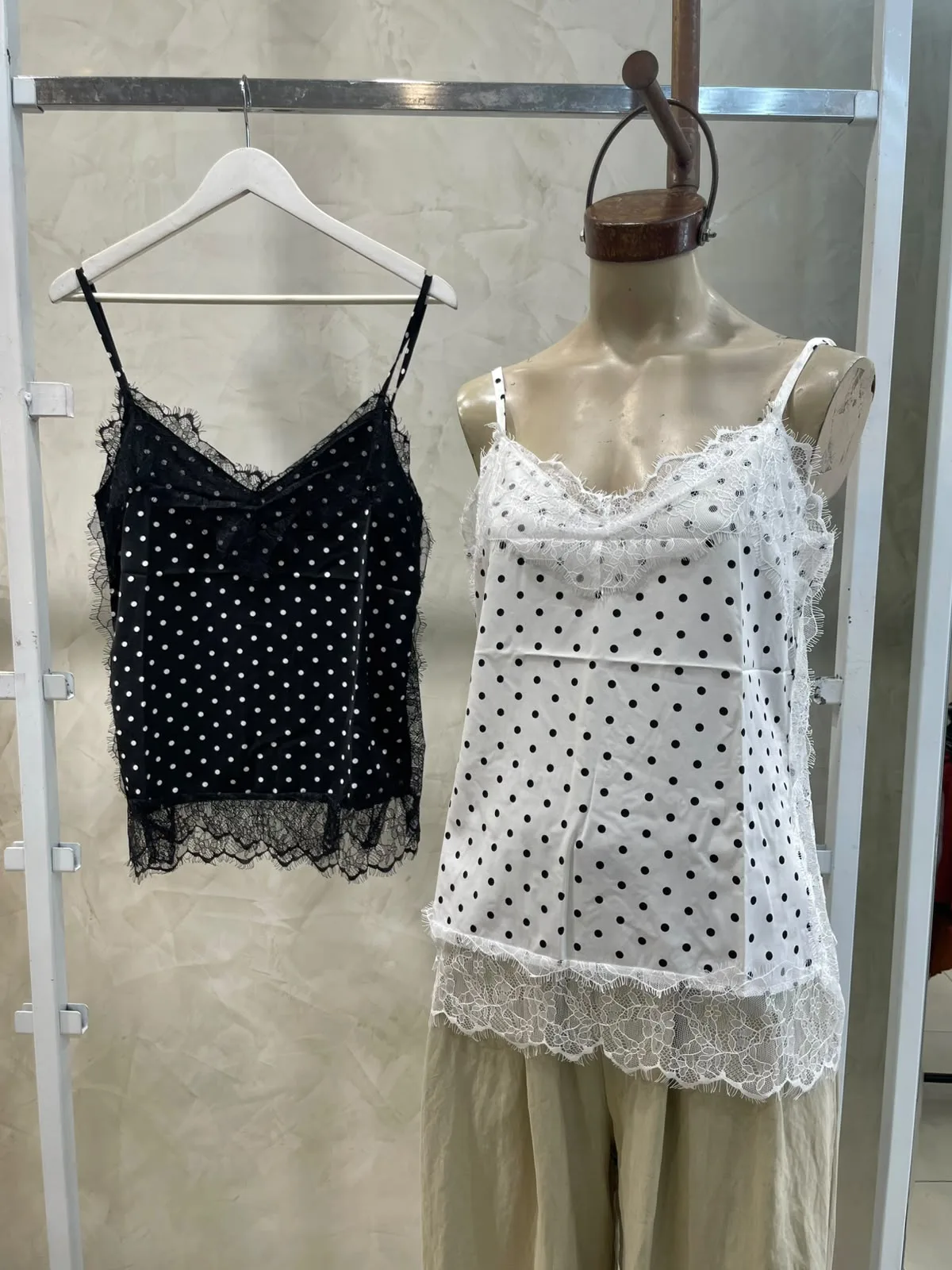 Alternative view of Musculosa Lunares c/ Puntilla (importado)